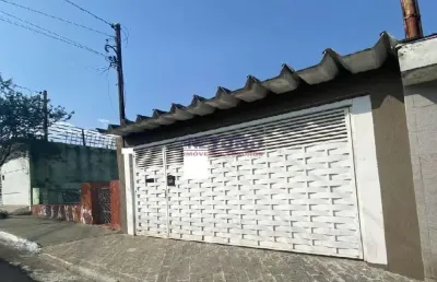 Casas: renda ou moradia são 02 casas sendo 01 com 02 dorms, sala, cozinha, 02 wcs + 01 com 01 dorm.