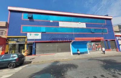 Salão com 750m² e estacionamento coberto com 10 vagas no parque jurema