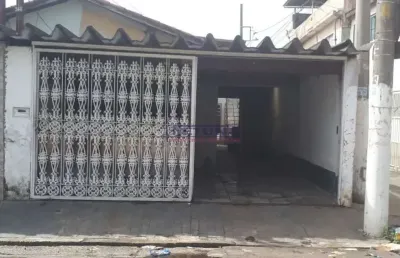 Casa térrea no jardim brasil com 02 dorms, sala de estar, cozinha, 02 wcs, lavanderia e 02 vagas.