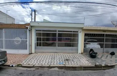 Casa térrea na vila sabrina com 03 dorms, sala, cozinha, wc com box, 02 vagas, em ótima localização
