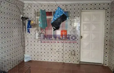 Sobrado na vila medeiros com 02 dorms, sala de estar, cozinha, wc social, 01 vaga, em ótimo local.