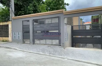 Condomínio no tucuruvi com 02 dorms, sala de estar, cozinha, wc, lavanderia, (sem vaga) ótimo local.