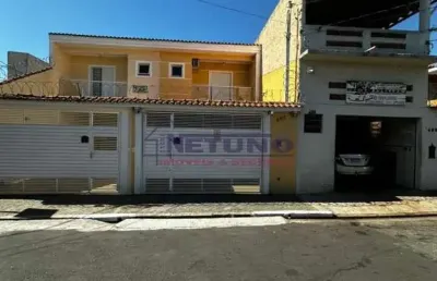 Sobrado na vila sabrina com 03 dorms, 01 suíte, sala espaçosa, cozinha, wc, 04 vagas, ótimo local.