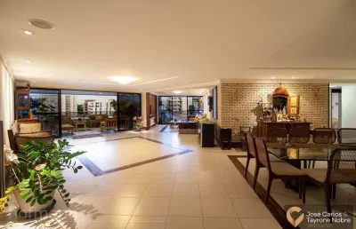 Apartamento com 3 suítes e 3 vagas, próximo ao mar do cabo branco.