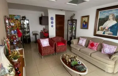 Apartamento com 3 quartos próximo a praia no cabo branco