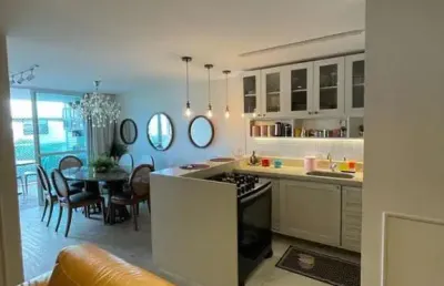 Apartamento seminovo com 3 suítes e área de lazer na beira mar do cabo branco