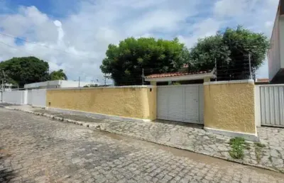Casa com 256 m² e 3 quartos em ótima localização no bairro dos estados