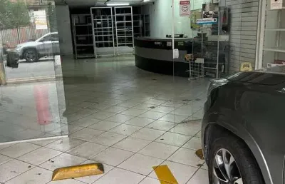 Prédio com 3 salas para alugar na Rua Fradique Coutinho, Pinheiros, São Paulo