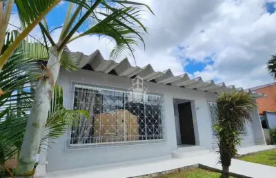 Casa com 4 quartos à venda na antônio munari, 269, centro, campo largo por r$ 897.000