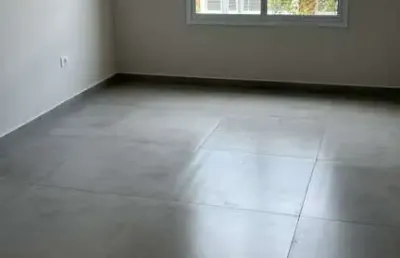Sobrado contendo 3 dorms com uma suíte,. 2 banheiro , 01  sala , 02 vagas de garagem.