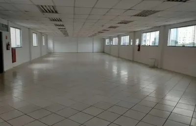 Salão comercial pra locação, excelente para academia e outros com 400 metros de área livre