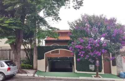 Casa para locação e venda com 6 dormitórios, sendo 2 suítes e 3 vagas de garagem em santana