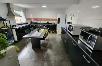 Sobrado padrão no alto boqueirão com ático e sacada ampla