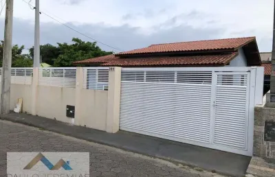 Casa com 4 dormitórios e suíte nos ingleses, florianópolis. 190m², 3 banheiros, locação por r$7.000.