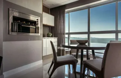 Luxuoso apartamento 3 suítes no centro de balneário camboriú