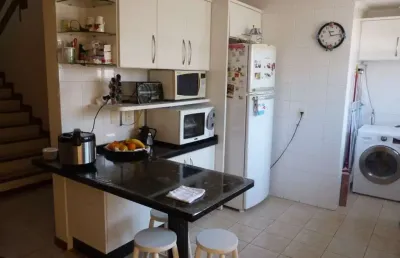 Venda sobrado em cidade universitária pedra branca, palhoça: 3 dorms, 1 suíte, 3 banheiros, 111.03m² por r$ 599.000!
