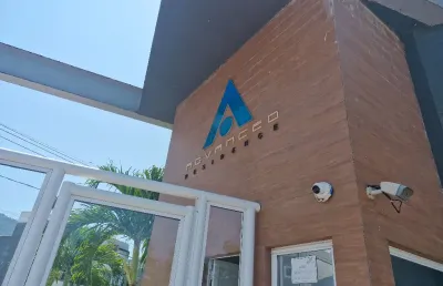 Casa á venda em vargem pequena-4 quartos-3 suítes-224m2.