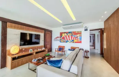 Casa de condomínio frontal ao mar de manguinhos, com piscina e sauna privativas.