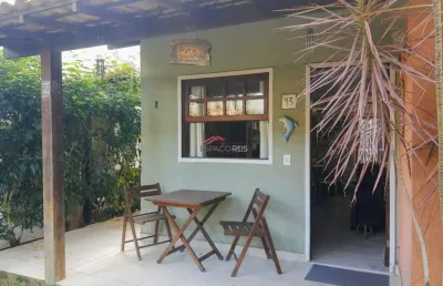 Casa com 02 quartos em condomínio em frente a praia