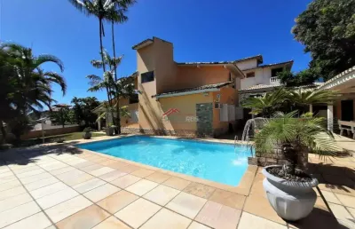 Imóvel em condomínio na tartaruga, com 220m² de area construída em terreno de 800m², á 10min de caminha ate o centro e a 5min da praia