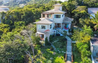 Casa à venda na ferradura com 05 suítes, à 200m da praia