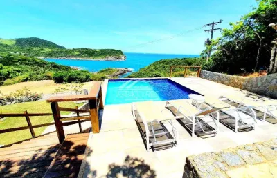 Imóvel com 4 dormitórios e vista deslumbrante para o mar e a poucos passos da praia da foca