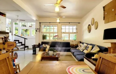 Casa reformada em condomínio à 100 metros da praia de manguinhos!