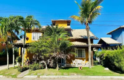 Casa com 3 suítes dentro de condomínio em manguinhos.