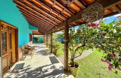 Propriedade independente próxima à praia da marina – casa espetacular com área verde e placas solares