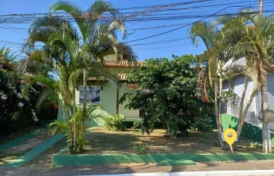 Casa de locação anual com 3 quartos dentro de condomínio na rasa em buzios