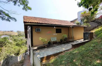 Casa independente à venda com 06 quartos e amplo quintal