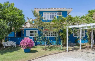 Linda casa com 5 suítes para aluguel em manguinhos!