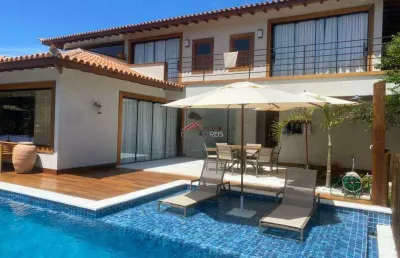 Casa à venda com 5 suítes independente na brava em buzios