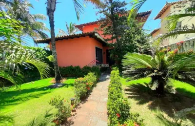 Casa de condomínio com 04 suítes, à venda a 200m da praia de manguinhos