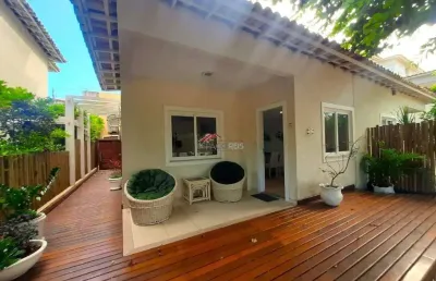 Aluguel de casa de condomínio à 100m da praia de geribá, com 03 quartos, sendo 02 suítes e área gourmet privativa