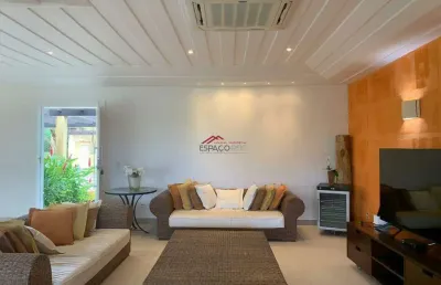 Casa com 4 suítes, vista mar e área gourmet condomínio na praia da ferradura