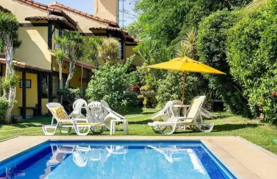 Casa à venda em condomínio 4 quartos , bairro geribá !