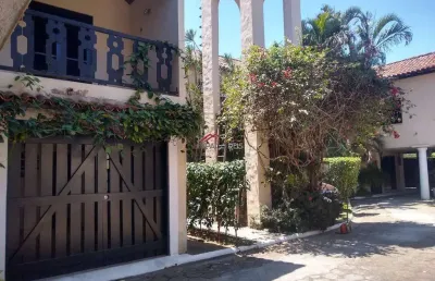 Casa para locação anual com 02 suítes no centro de búzios