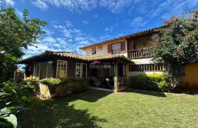 Casa de locação anual com 3 quartos dentro de condomínio na ferradura em buzios