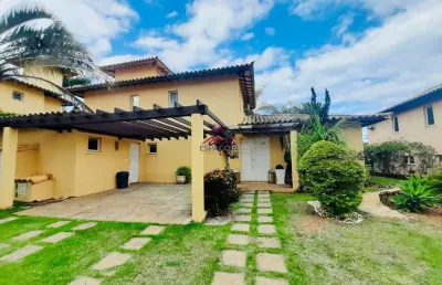 Casa à venda em condomínio ,4 suítes , bairro ferradura !