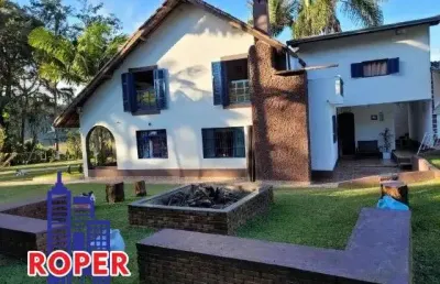 Linda chácara com escritura de 17.297 m²/ casa sede/ piscina à venda em áruja