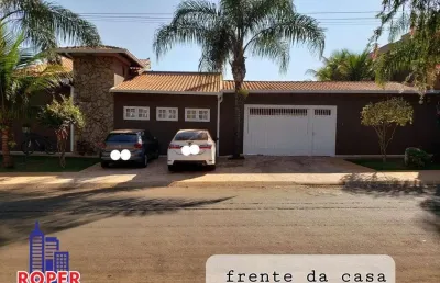 Linda casa com 3 dormitórios/6 vagas/ varanda gourmet e edicula à venda no condomínio fechado haras em jardinopolis.