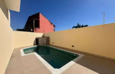 Casa com piscina, 2 quartos e área gourmet em itanhaém.