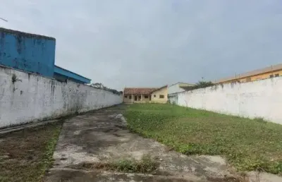 Casa com 2 quartos e espaço para piscina em itanhaém.