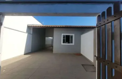 Casa com 2 quartos e espaço para piscina em itanhaém.