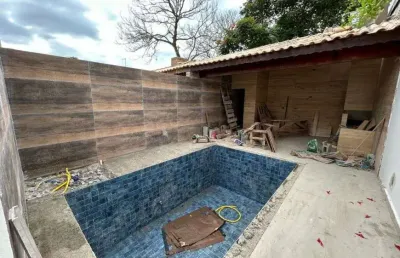 Casa com 3 quartos, piscina e churrasqueira em itanhaém.