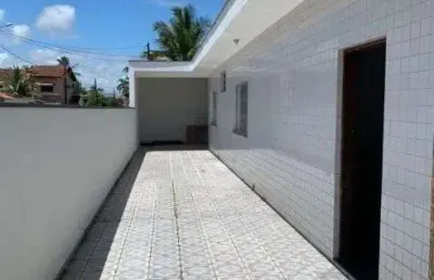 Casa à 127m do mar com 4 quartos e churraqueira em itanhaém.