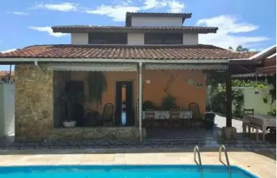 Casa com 3 quartos, piscina, área gourmet e jardim em itanhaém.