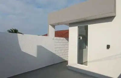 Casa com 2 quartos, piscina e área gourmet com churrasqueira em itanhaém.