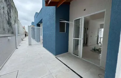 Casa em condomínio com 2 quartos e piscina em itanhaém.